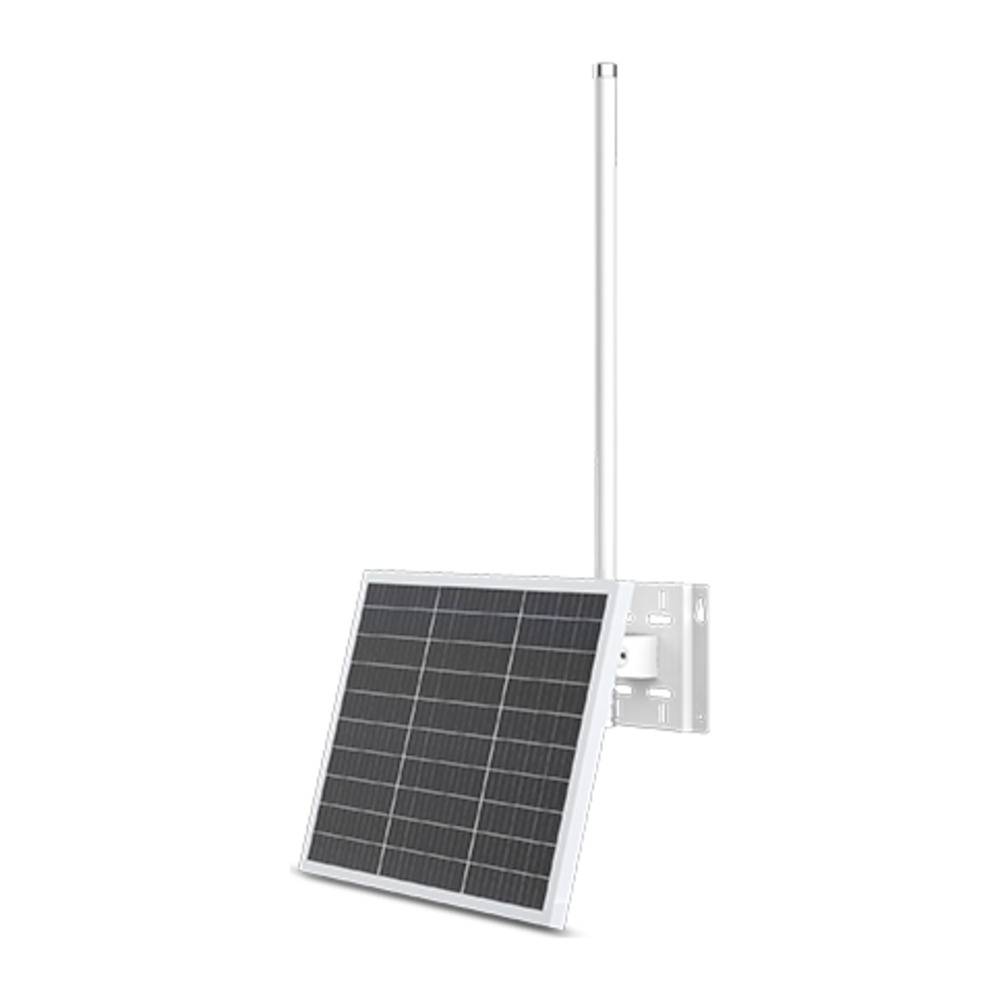 Milesight SG50 an der Mastschelle montiert, mit angeschlossenem Solarmodul und Antenne